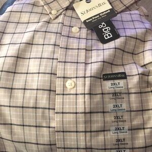 Long sleeve plaid shirt new never been worn